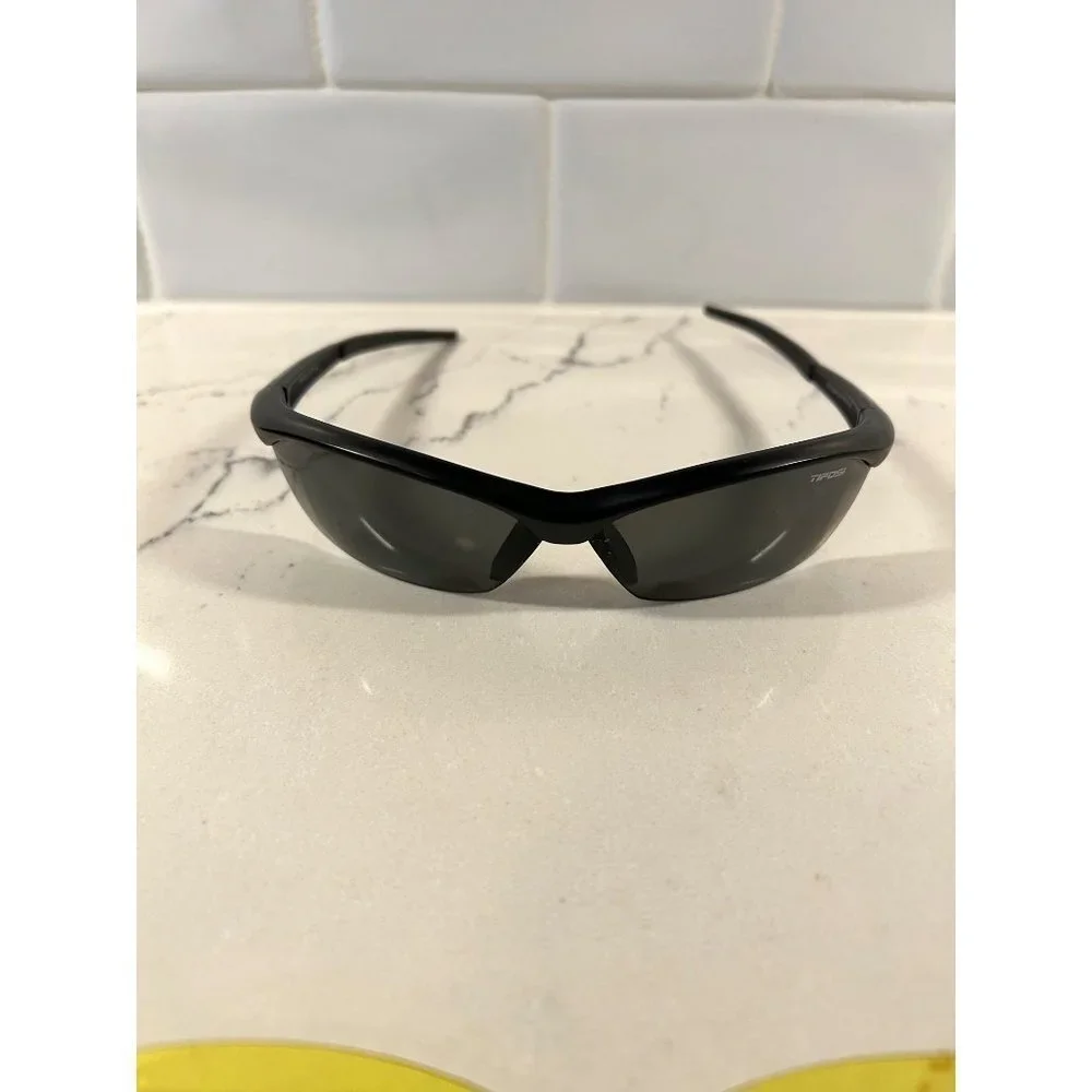 TIFOSI Gavia T-IP150 Athletic Glasses With Interchangeable Lenses - Picture 5 of 6